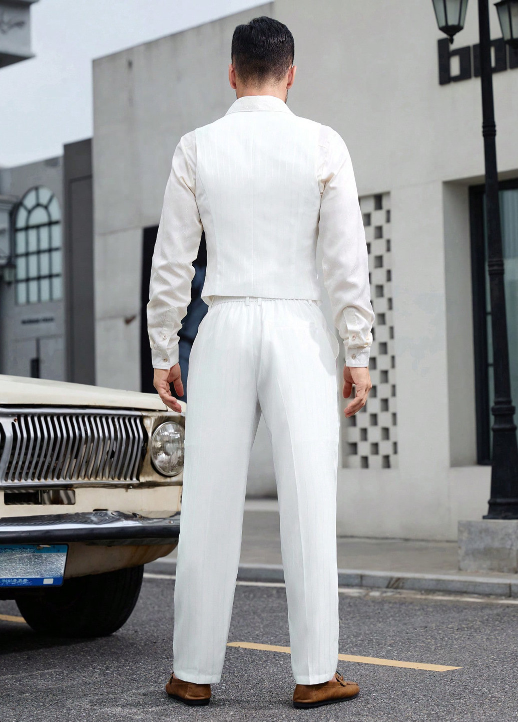 Белый демисезонный костюм (жилет, брюки) брючный SHEIN