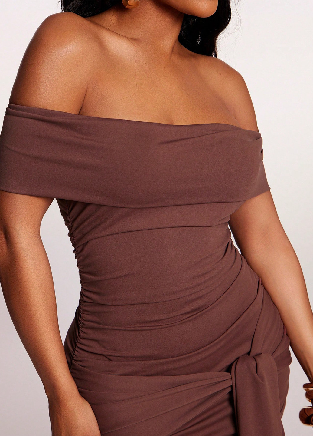 Коричневое кэжуал платье с открытыми плечами SHEIN однотонное