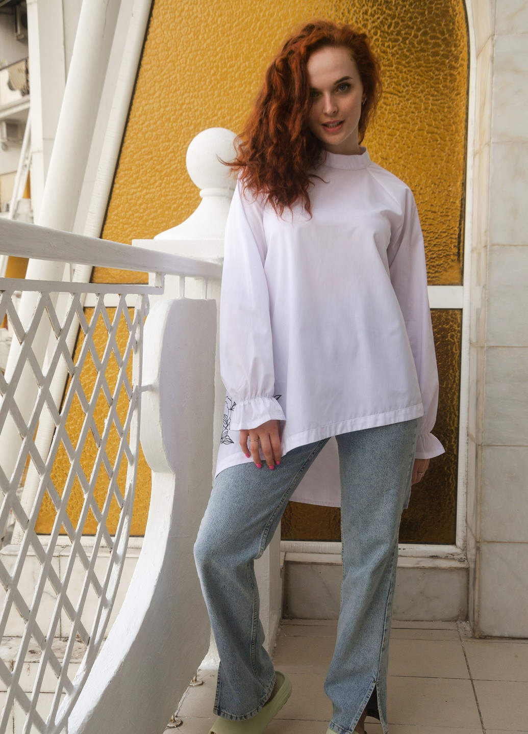 Біла демісезонна асиметрична біла блузка з довгим рукавом INNOE Блуза