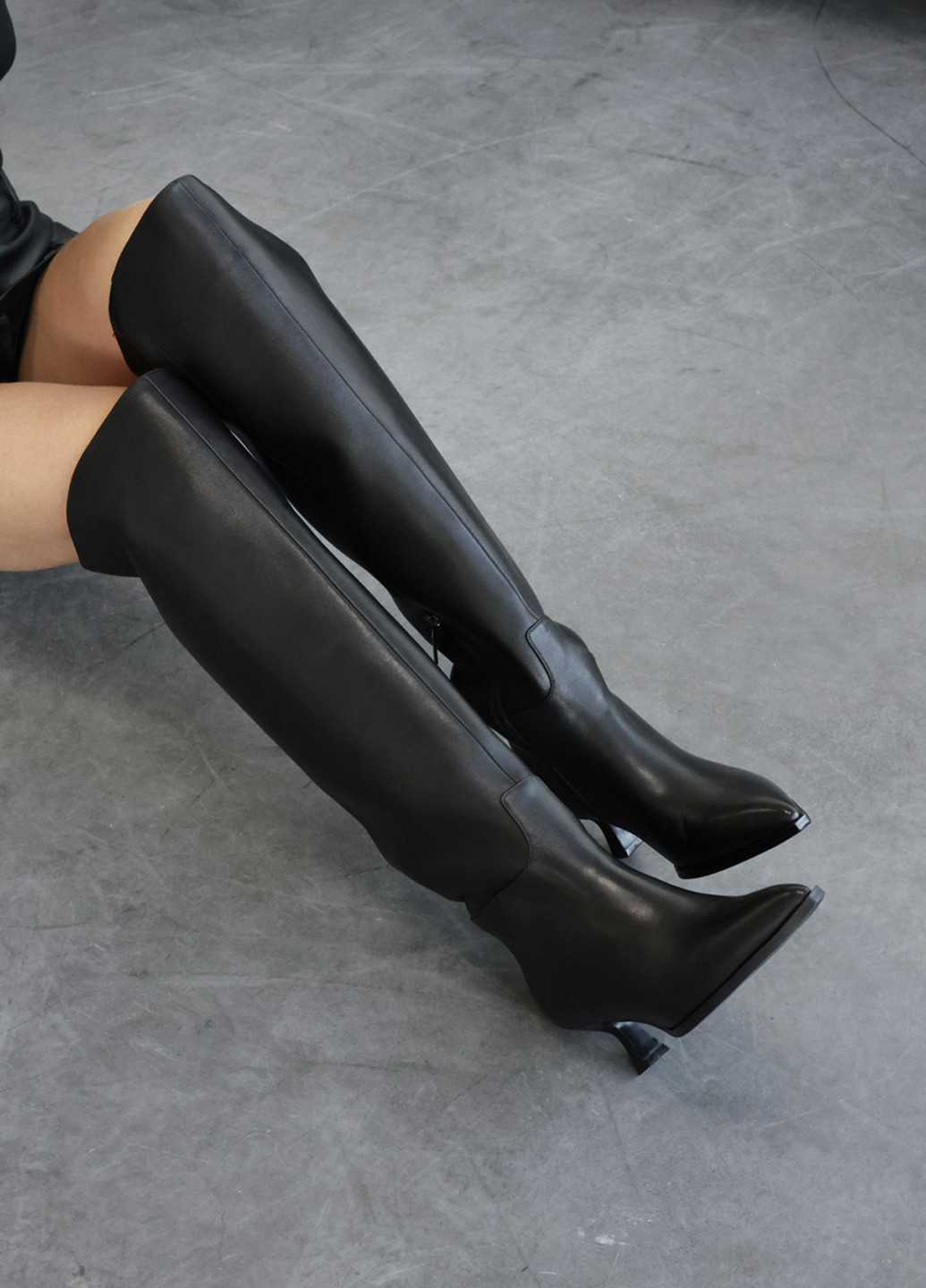 Черные осенние ботфорты Le'BERDES