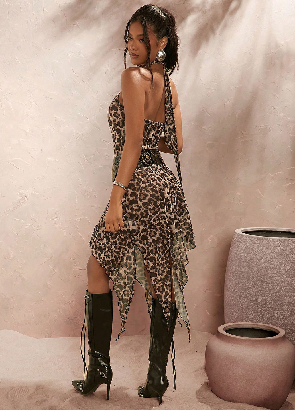 Бежевое вечернее платье с открытой спиной SHEIN леопардовый