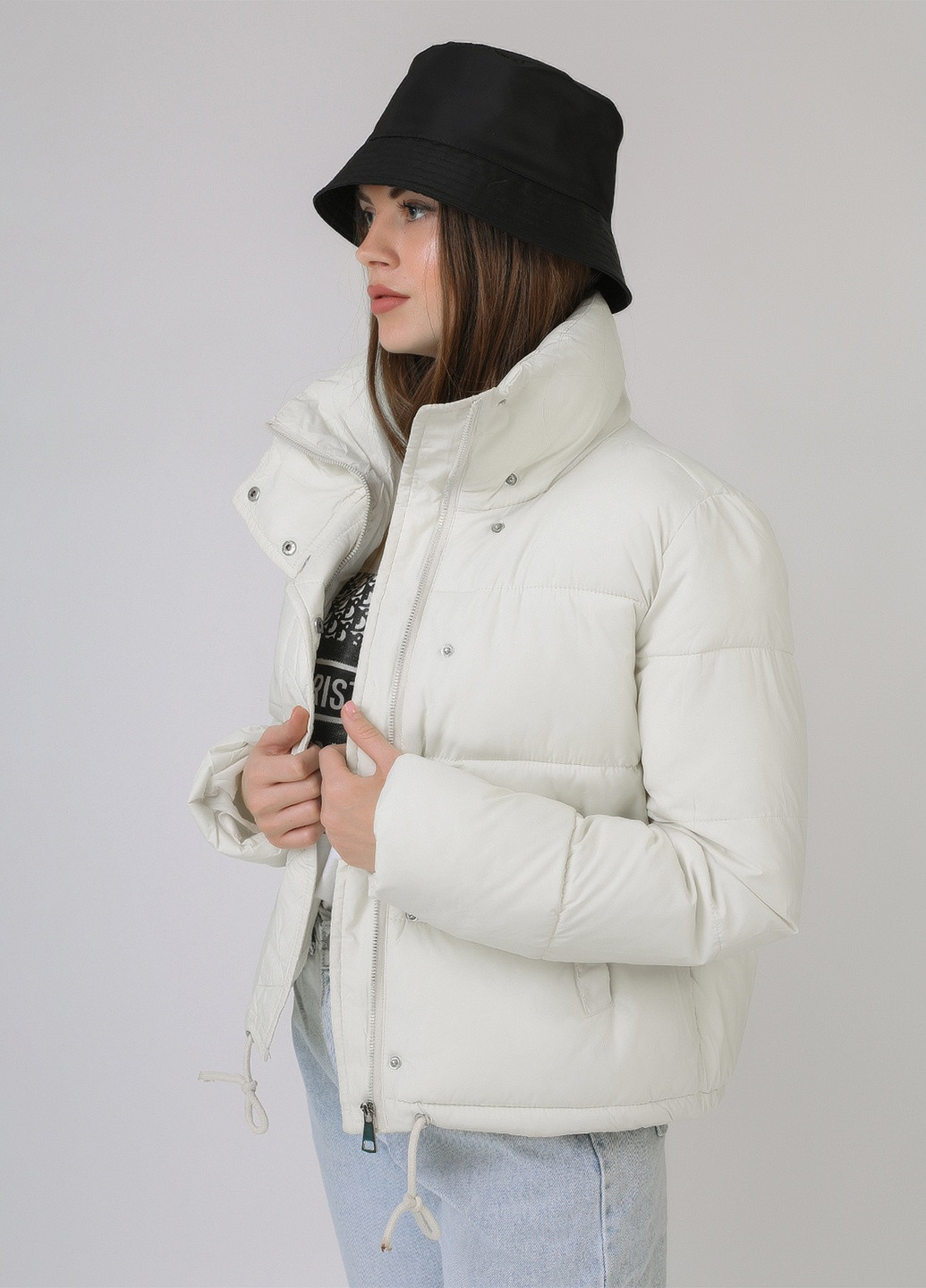 Белая демисезонная стильная короткая куртка Yimeige