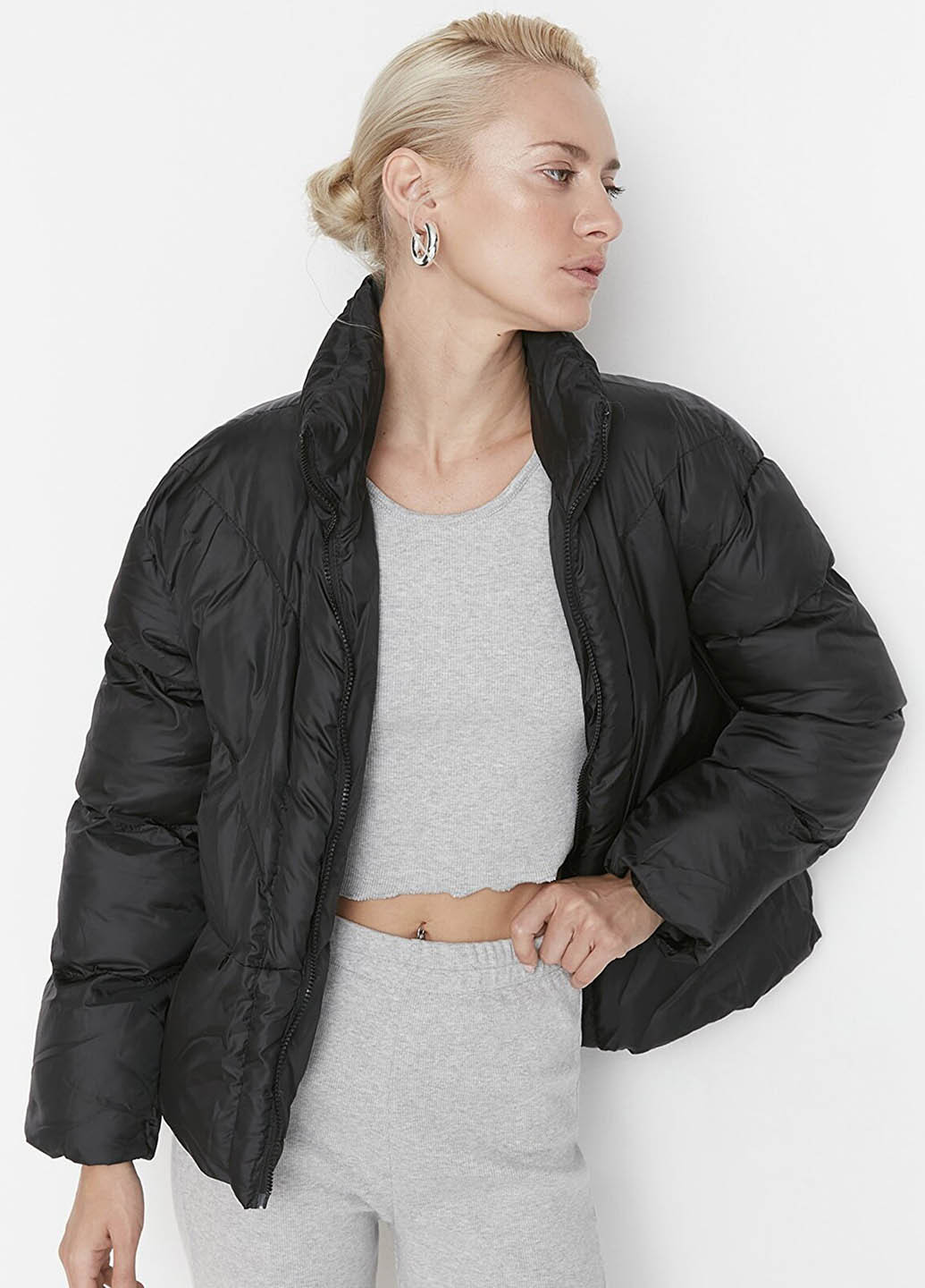 Черная демисезонная куртка Trendyol