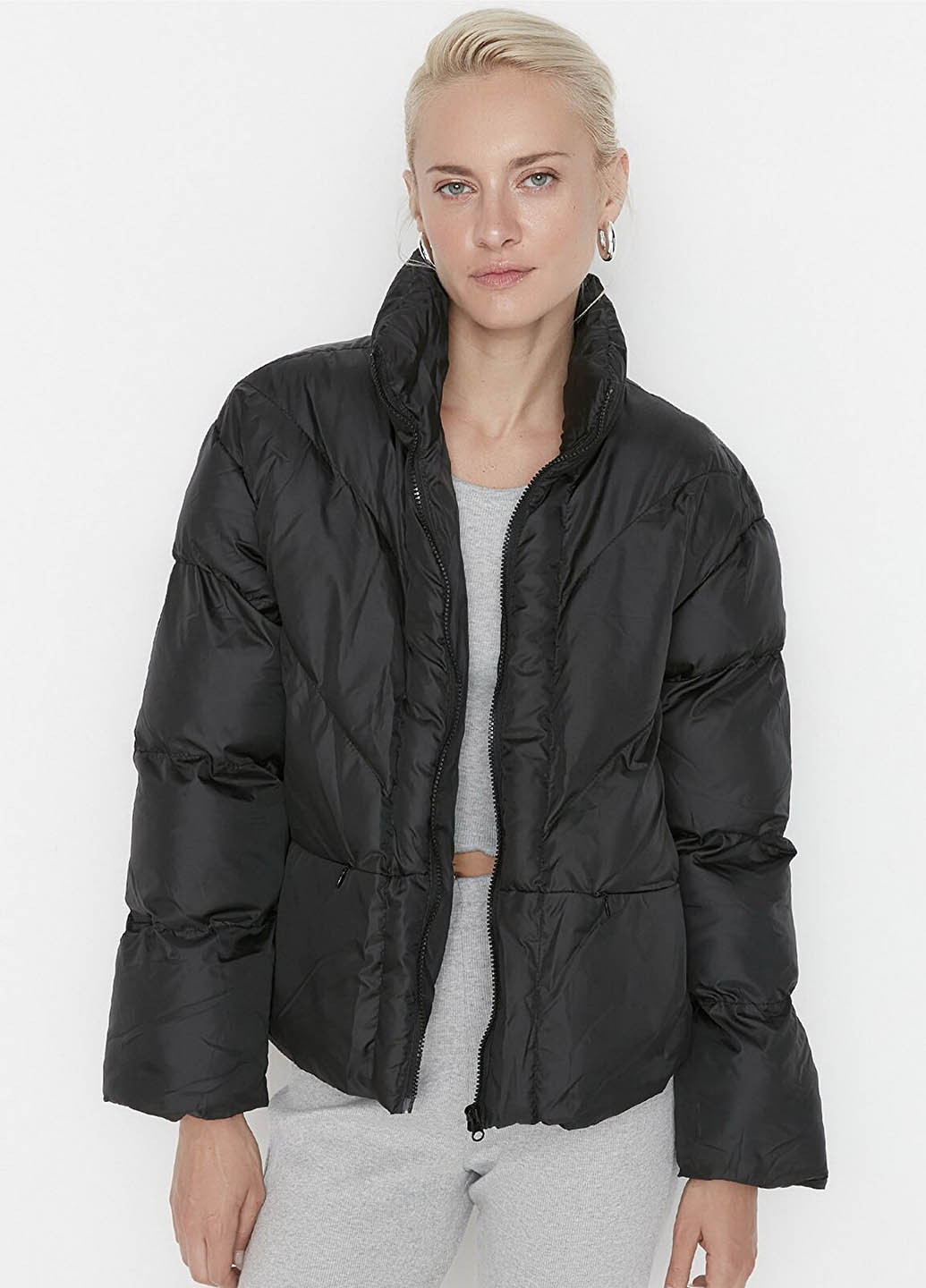 Черная демисезонная куртка Trendyol