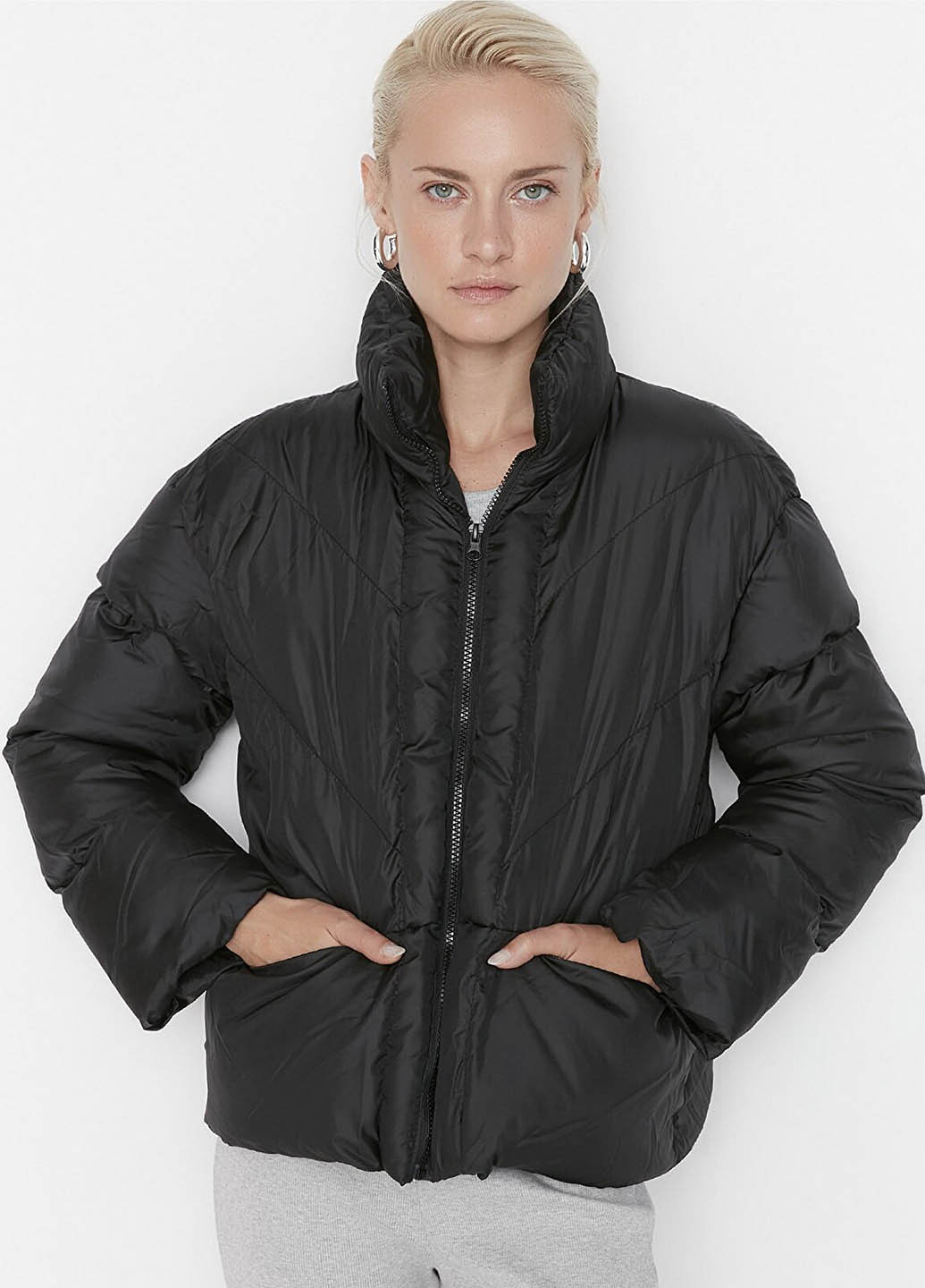 Черная демисезонная куртка Trendyol