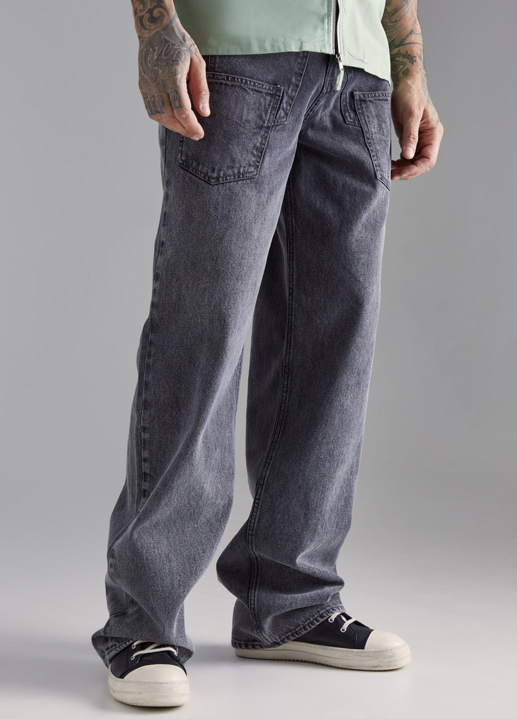 Серые демисезонные прямые джинсы Boohoo