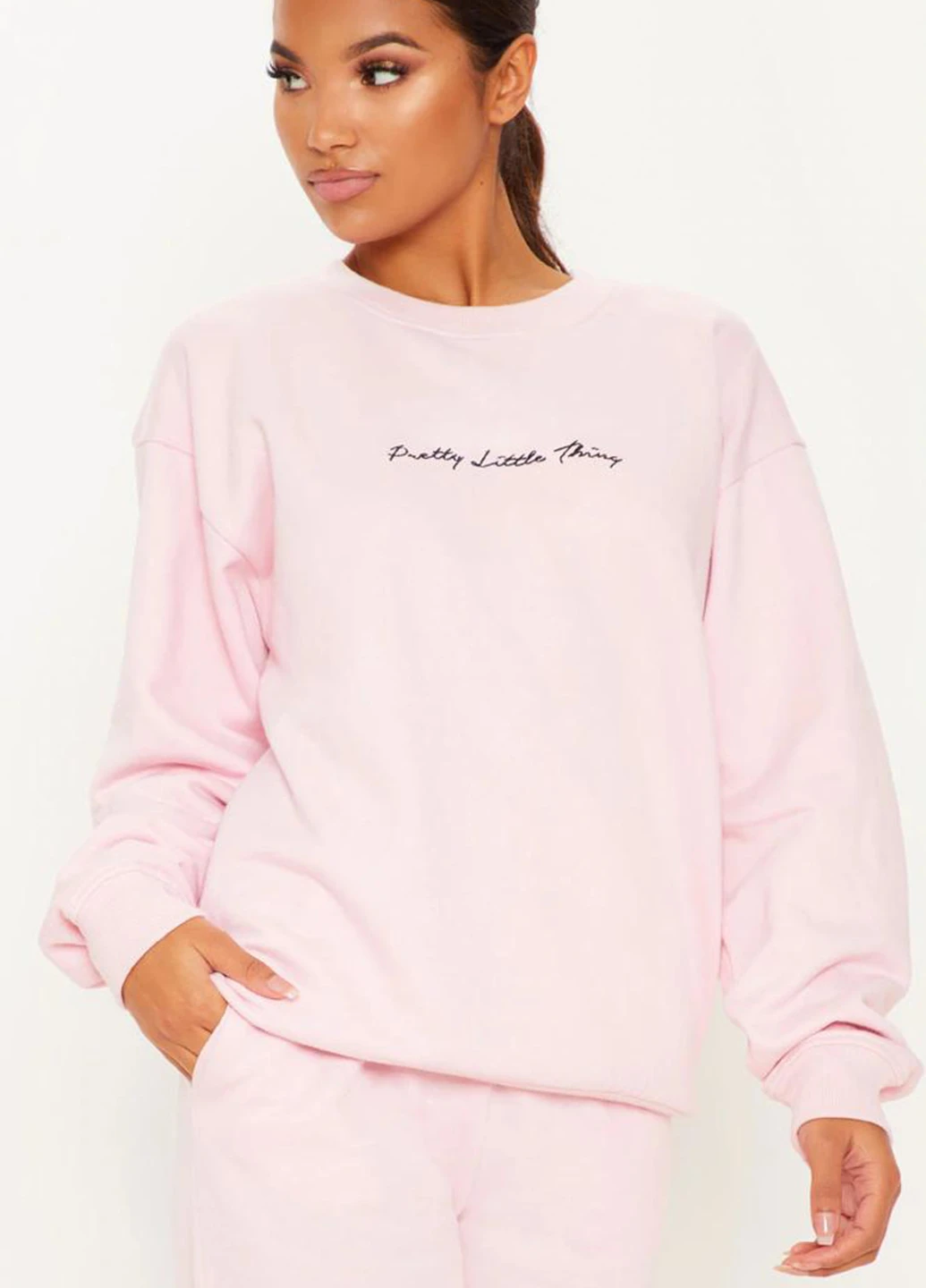 Розовый свитшот PrettyLittleThing однотонный вышивка (254799175)