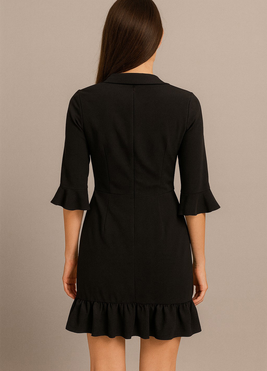 Черное кэжуал платье на запах Sassofono однотонное