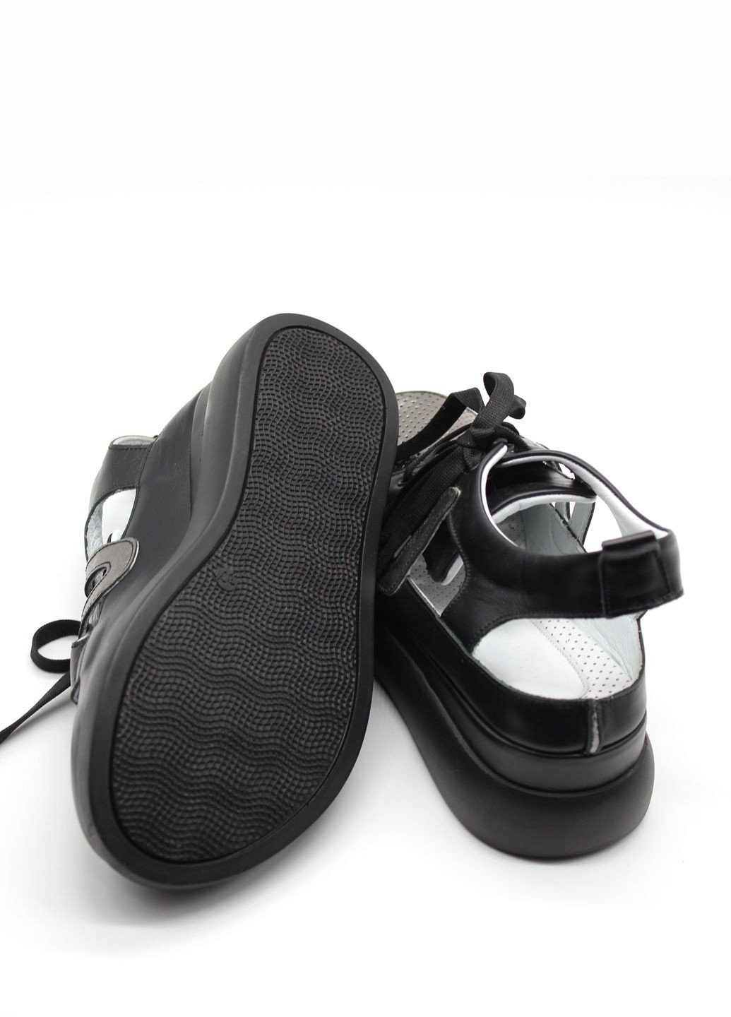 Черные босоножки Rifellini на шнурках с глиттером, со шнуровкой, с тиснением, с перфорацией