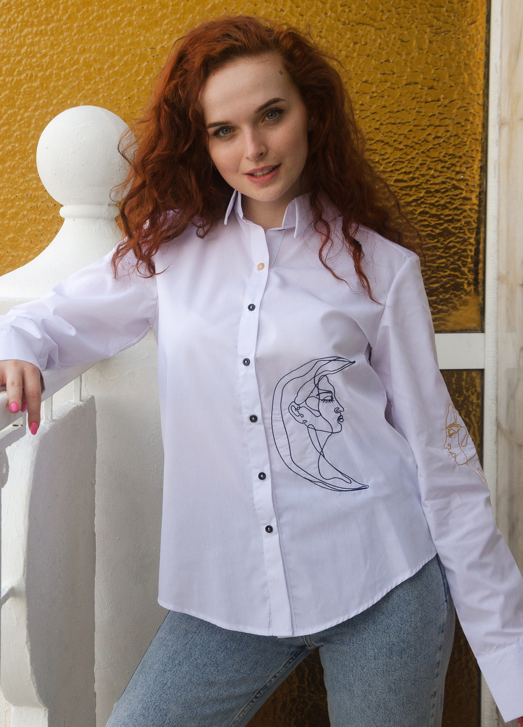 Белая демисезонная стильная рубашка из хлопка с вышивкой INNOE Блуза