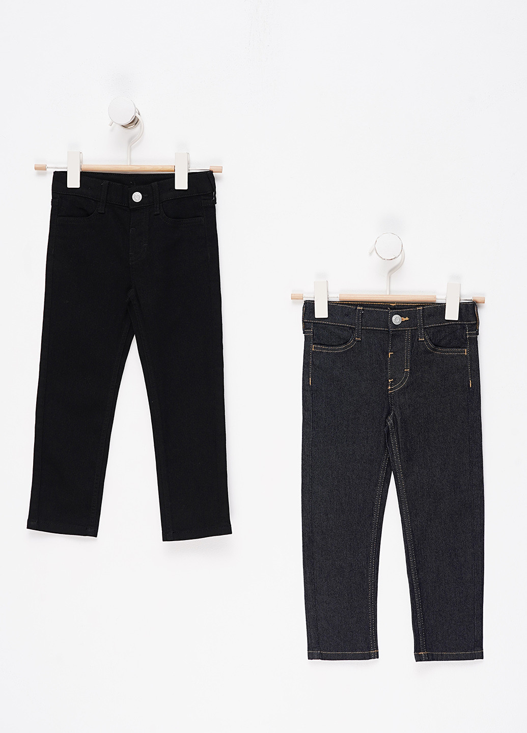 Комбинированные демисезонные зауженные джинсы (2 шт.) H&M