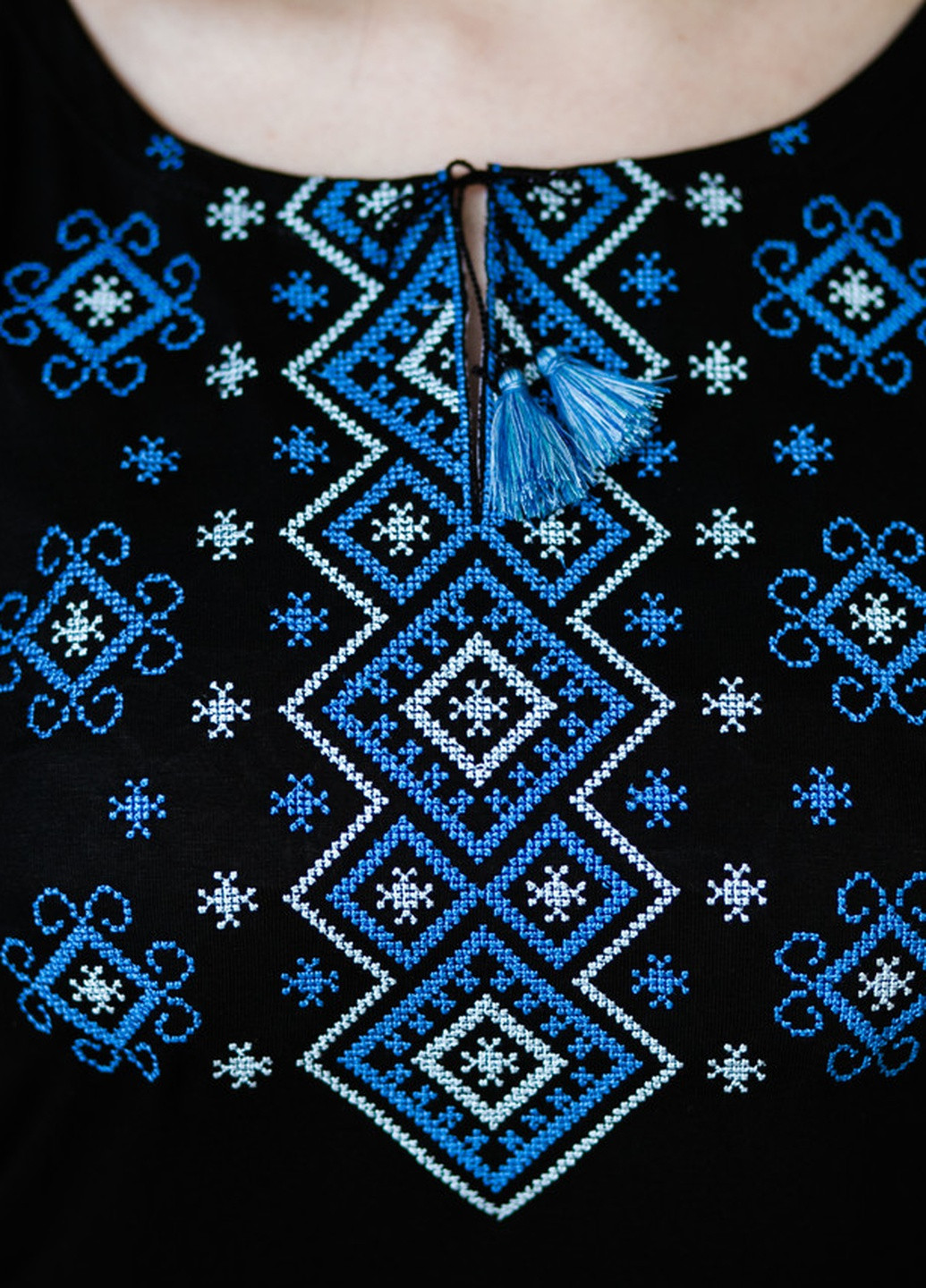 Жіноча вишита футболка Карпатский орнамент чорна з синім Melanika (250206203)