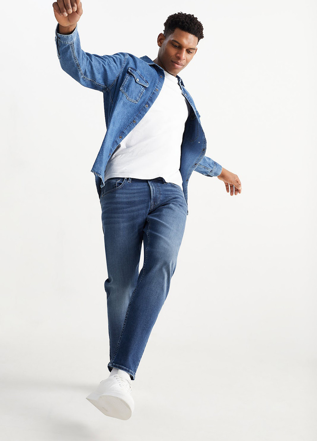 Синие демисезонные зауженные джинсы C&A