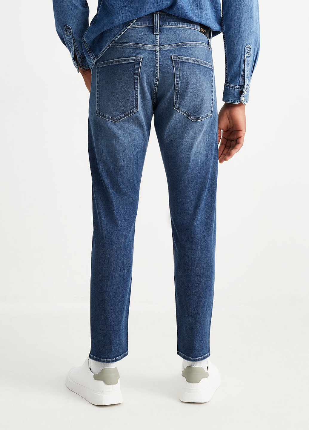 Синие демисезонные зауженные джинсы C&A