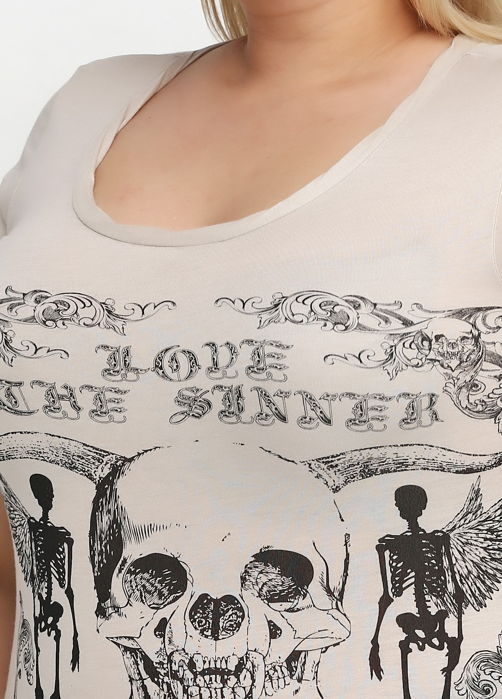 Светло-серая летняя футболка Saints & Mortals
