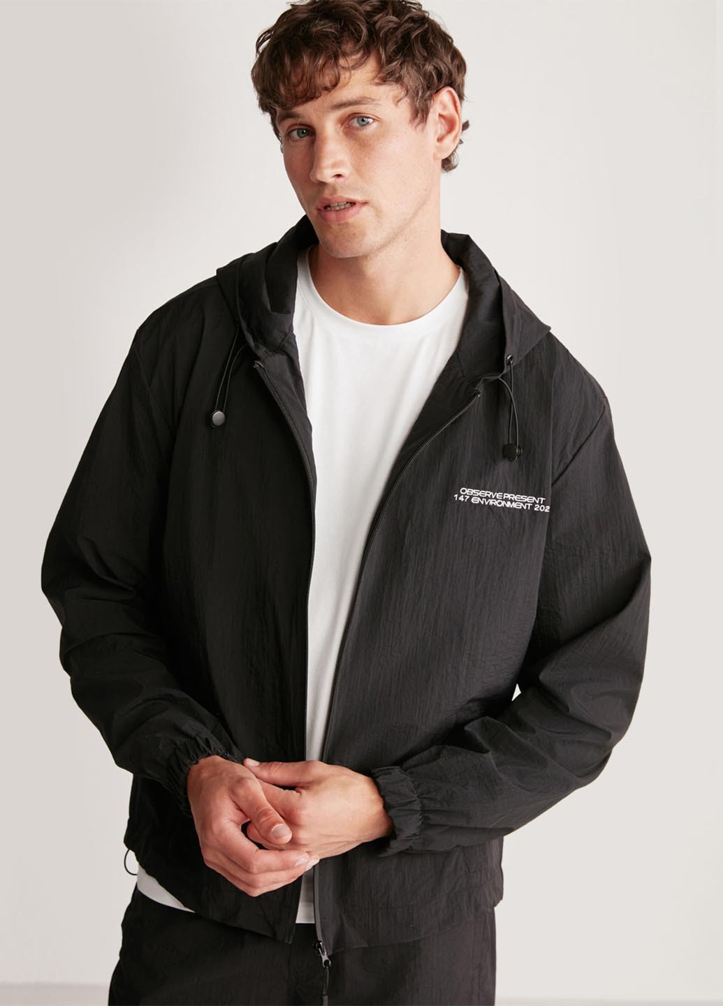 Черная демисезонная ветровка Grimelange