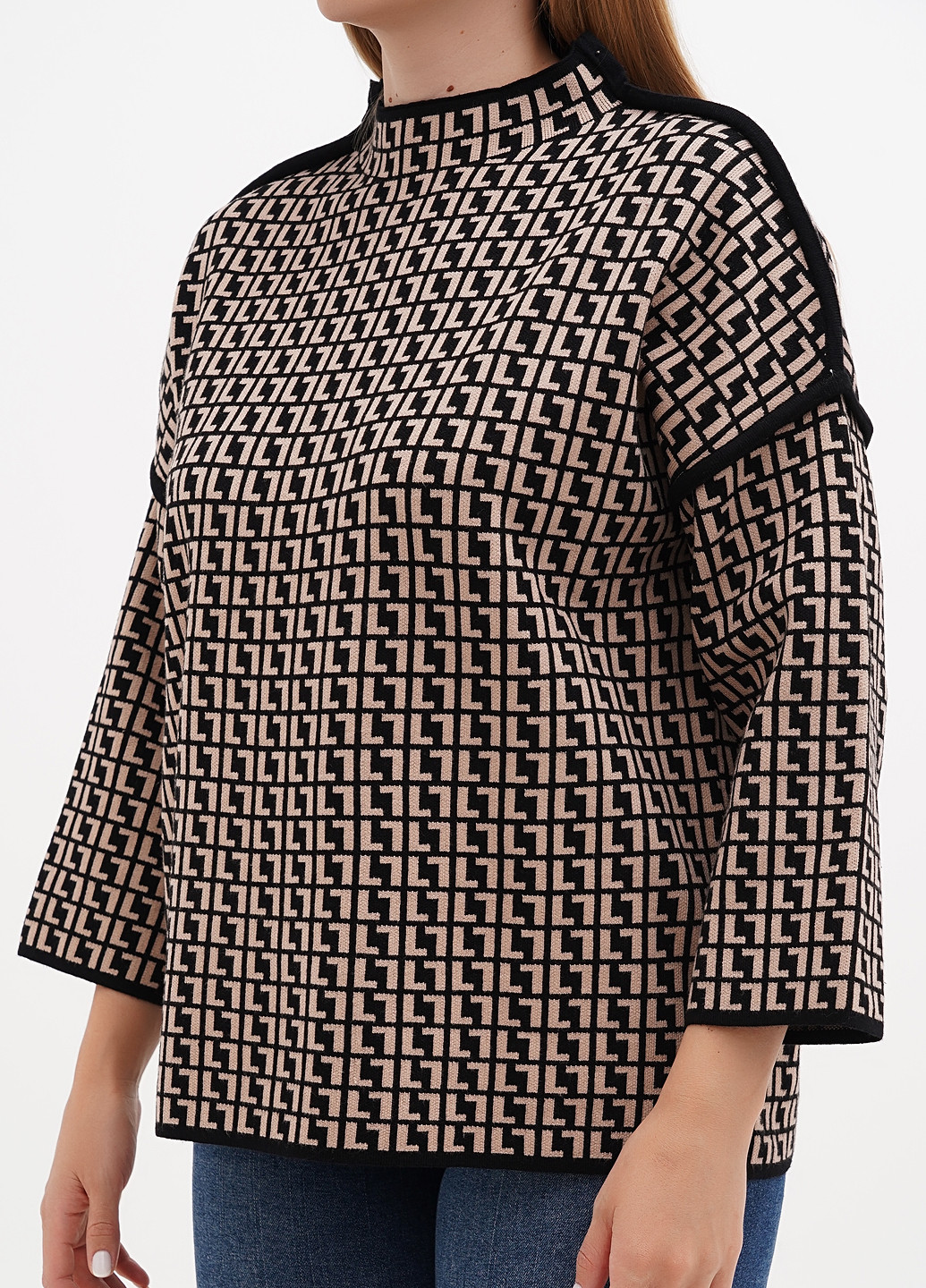 Черный демисезонный свитер Kiss Me