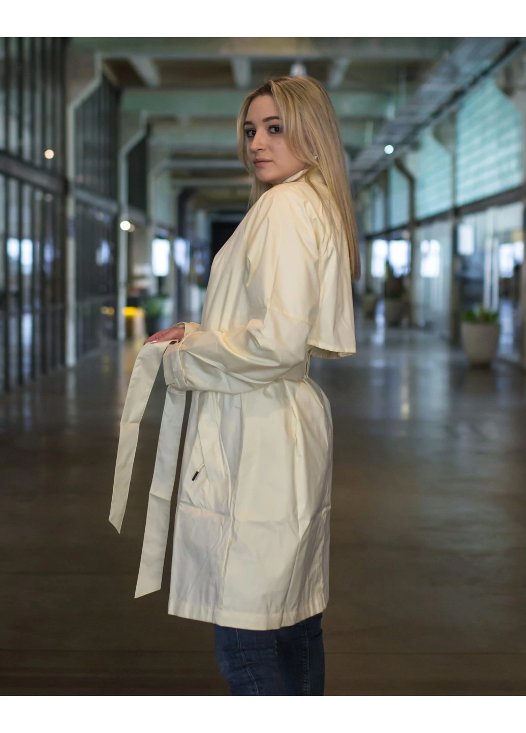 Желтая демисезонная куртка w nsw trnd wvns jkt wr trnch Nike