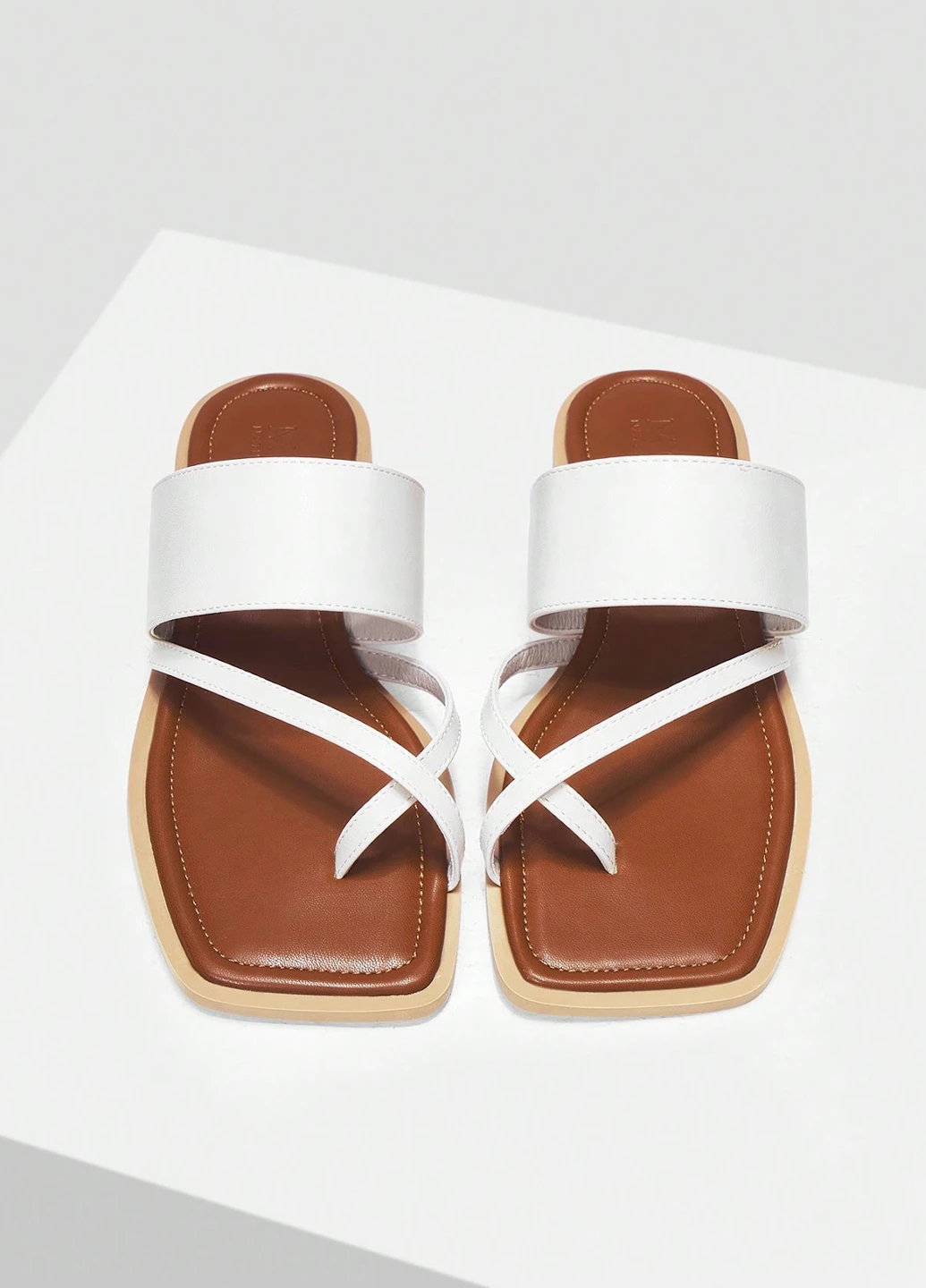 Белые шлепанцы SHEIN