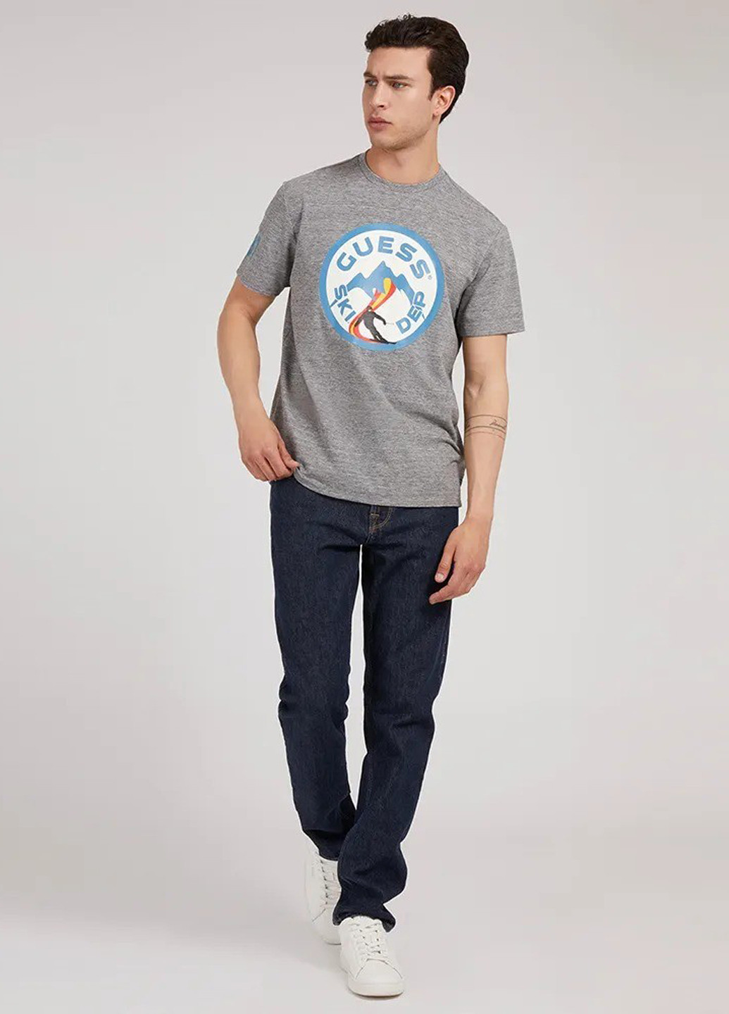 Серая футболка Guess