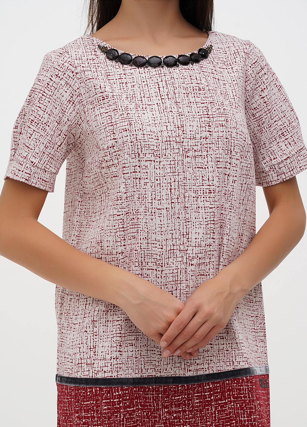 Бордова кежуал сукня Sassofono з абстрактним візерунком