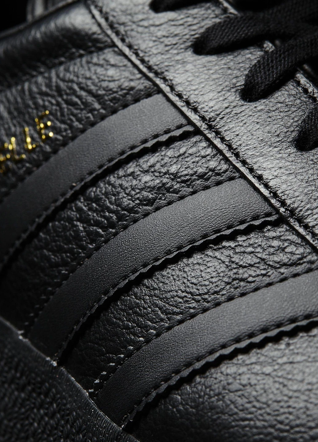 Черные демисезонные кроссовки adidas Gazelle
