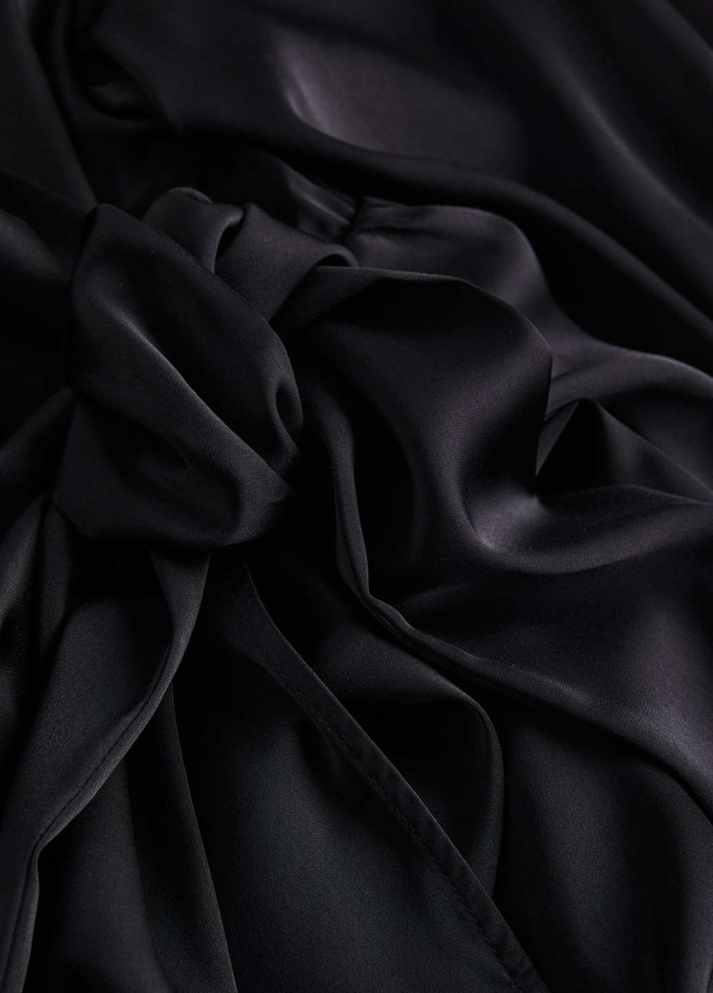 Чорна кежуал сукня на запах H&M однотонна