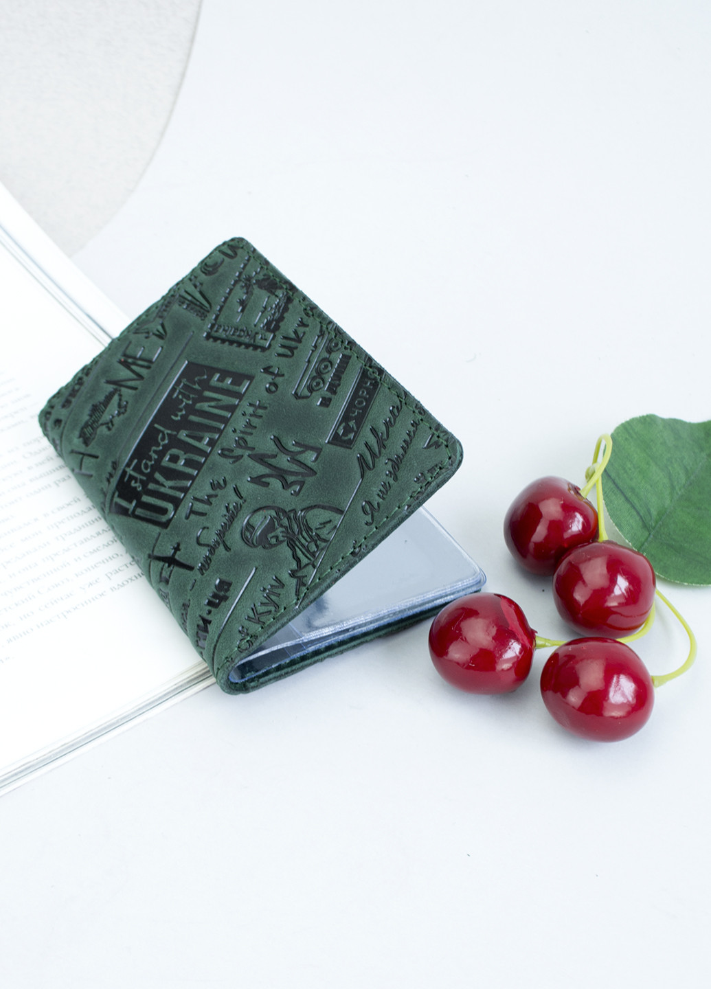 Обкладинка на ID паспорт, права шкіряна "Ukraine" зелена HandyCover (253595742)