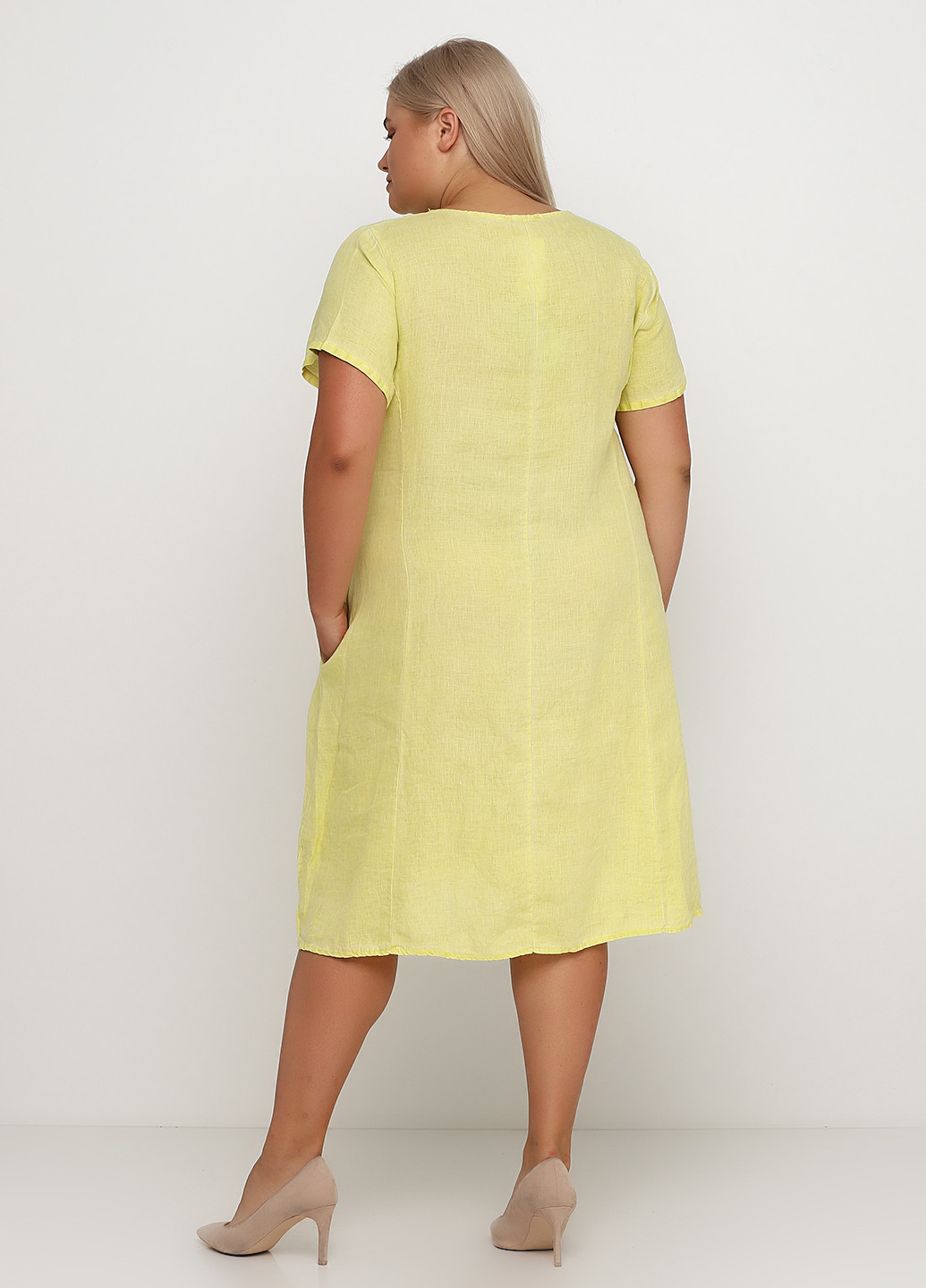 Желтое кэжуал платье платье-футболка Puro Lino однотонное