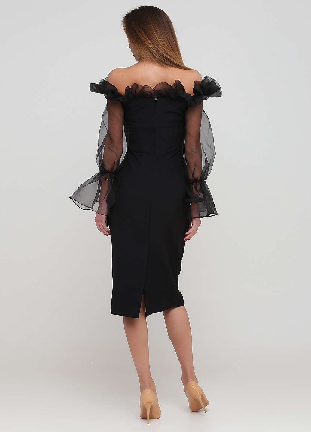 Черное кэжуал платье футляр, с открытыми плечами Arizona однотонное