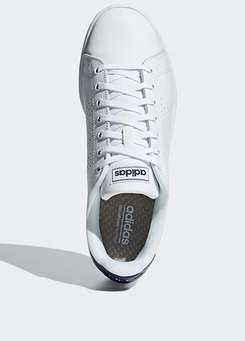 Белые кроссовки adidas