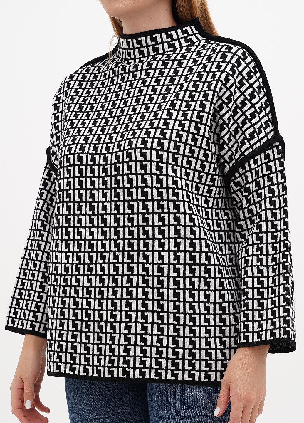 Черно-белый демисезонный свитер Kiss Me