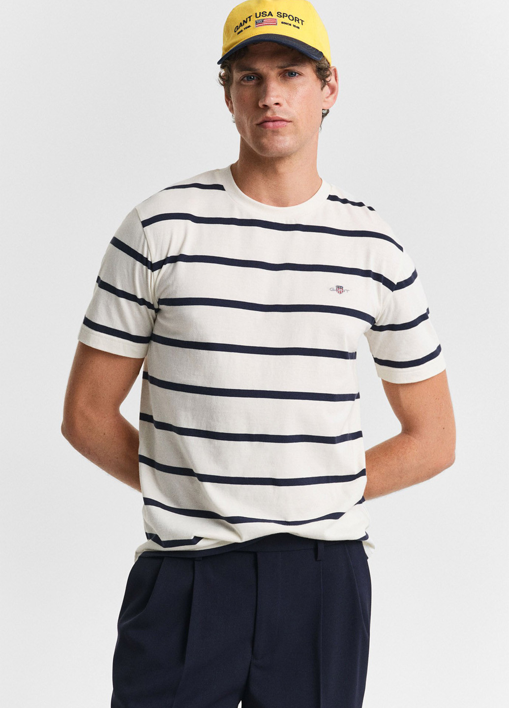 Чорно-біла футболка Gant