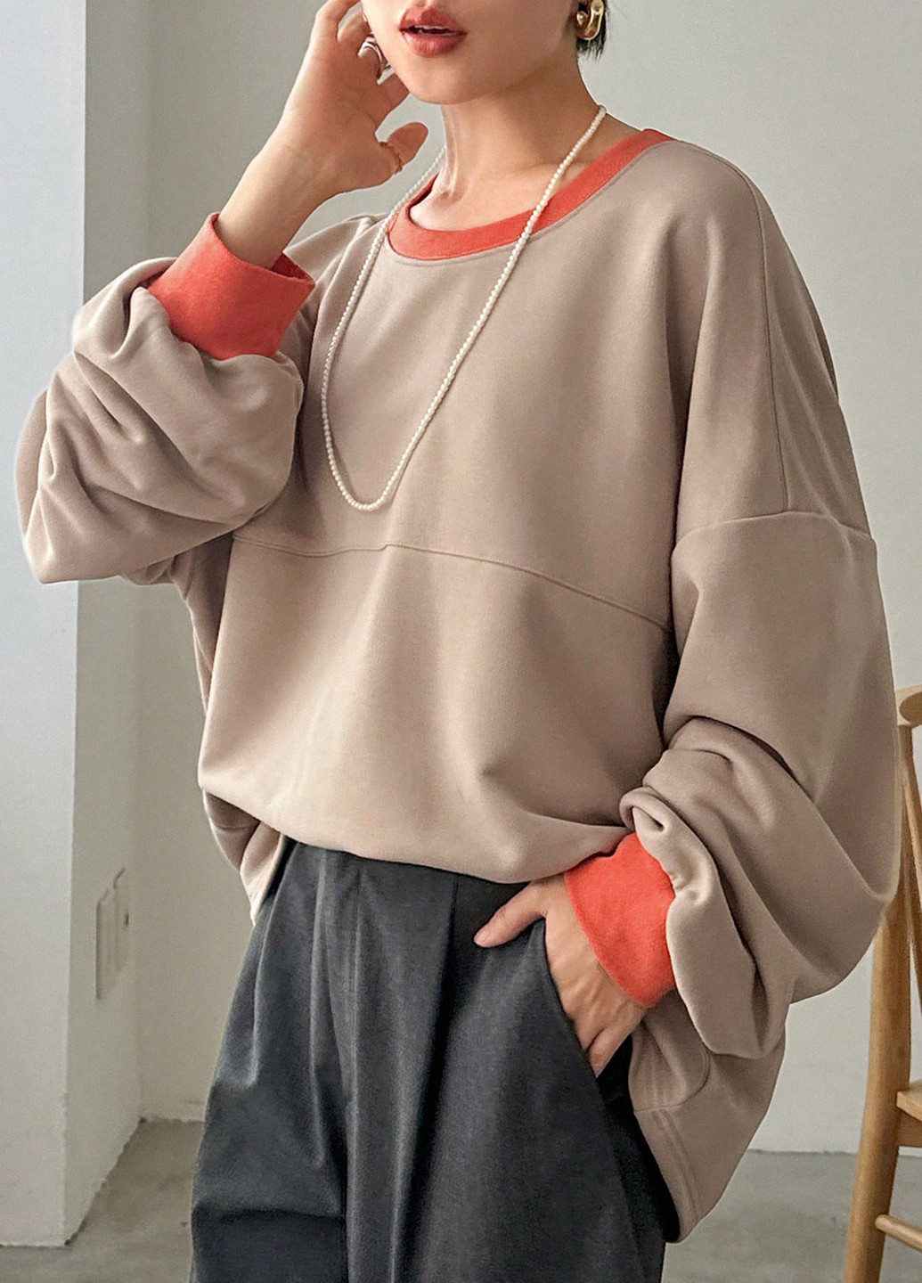 Бежевий світшот SHEIN однотонний без декору (340699850)