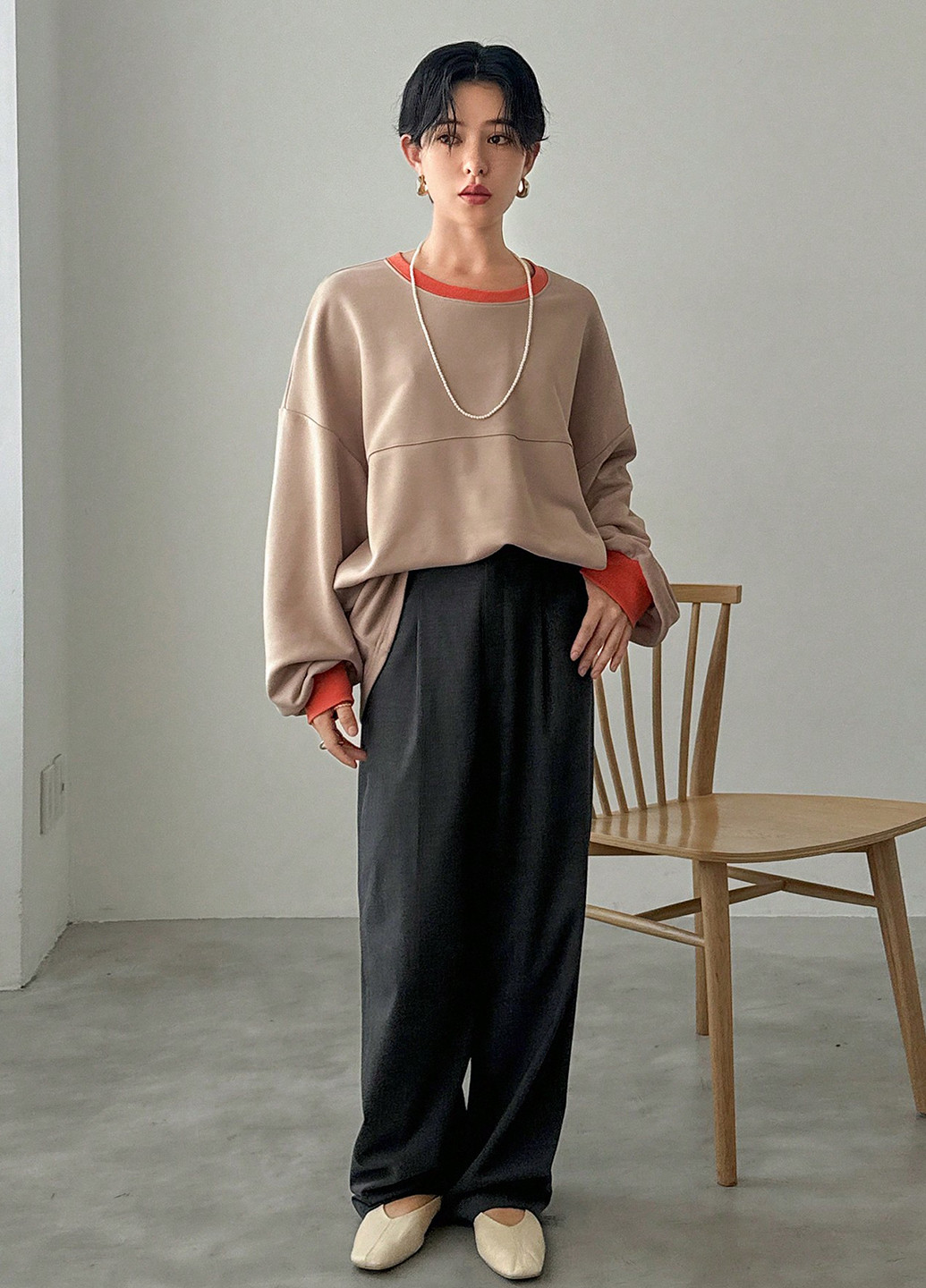 Бежевий світшот SHEIN однотонний без декору (340699850)