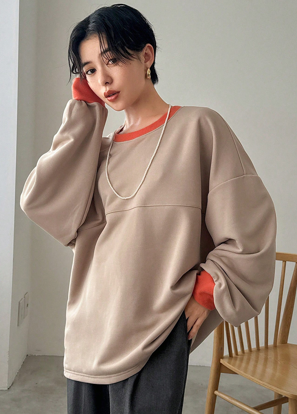 Бежевий світшот SHEIN однотонний без декору (340699850)