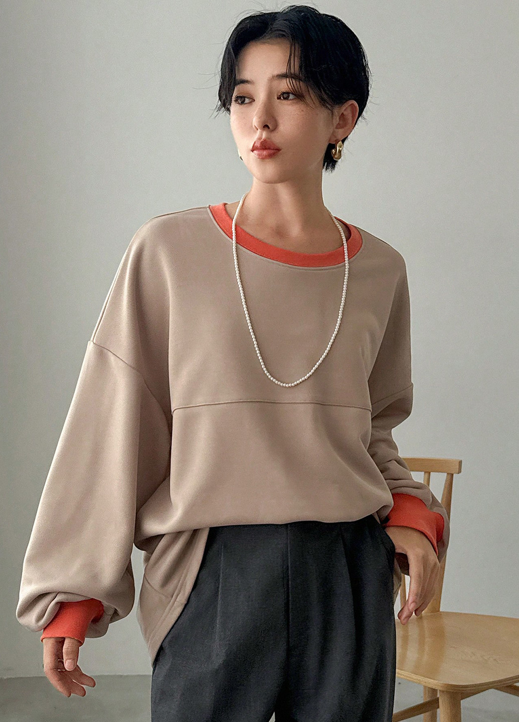 Бежевий світшот SHEIN однотонний без декору (340699850)