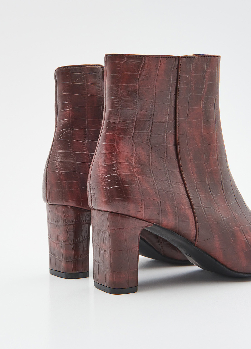 Осенние ботинки Sinsay лаковые из искусственной кожи