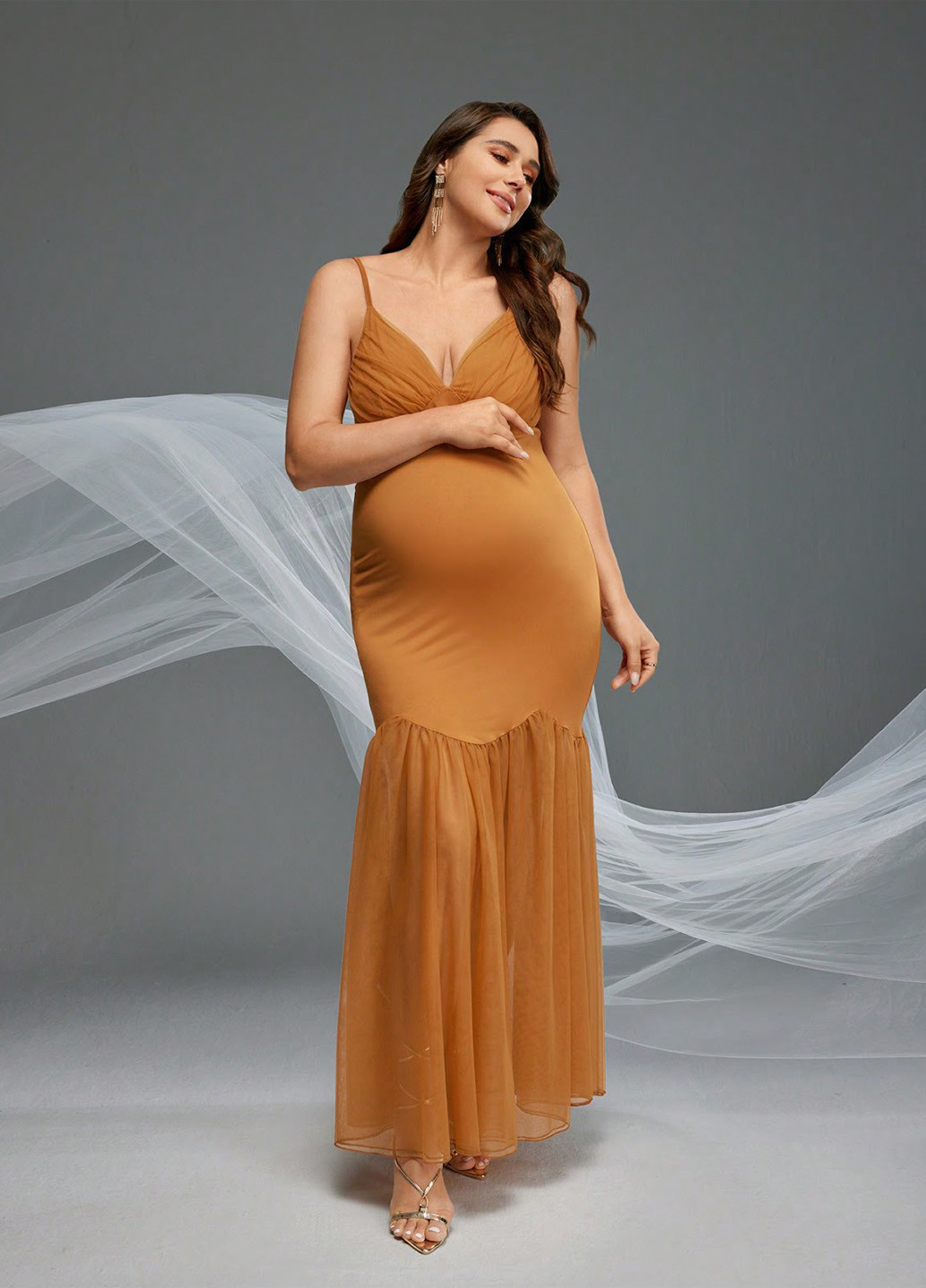 Светло-коричневое вечернее, праздничный платье для беременных с открытыми плечами SHEIN однотонное