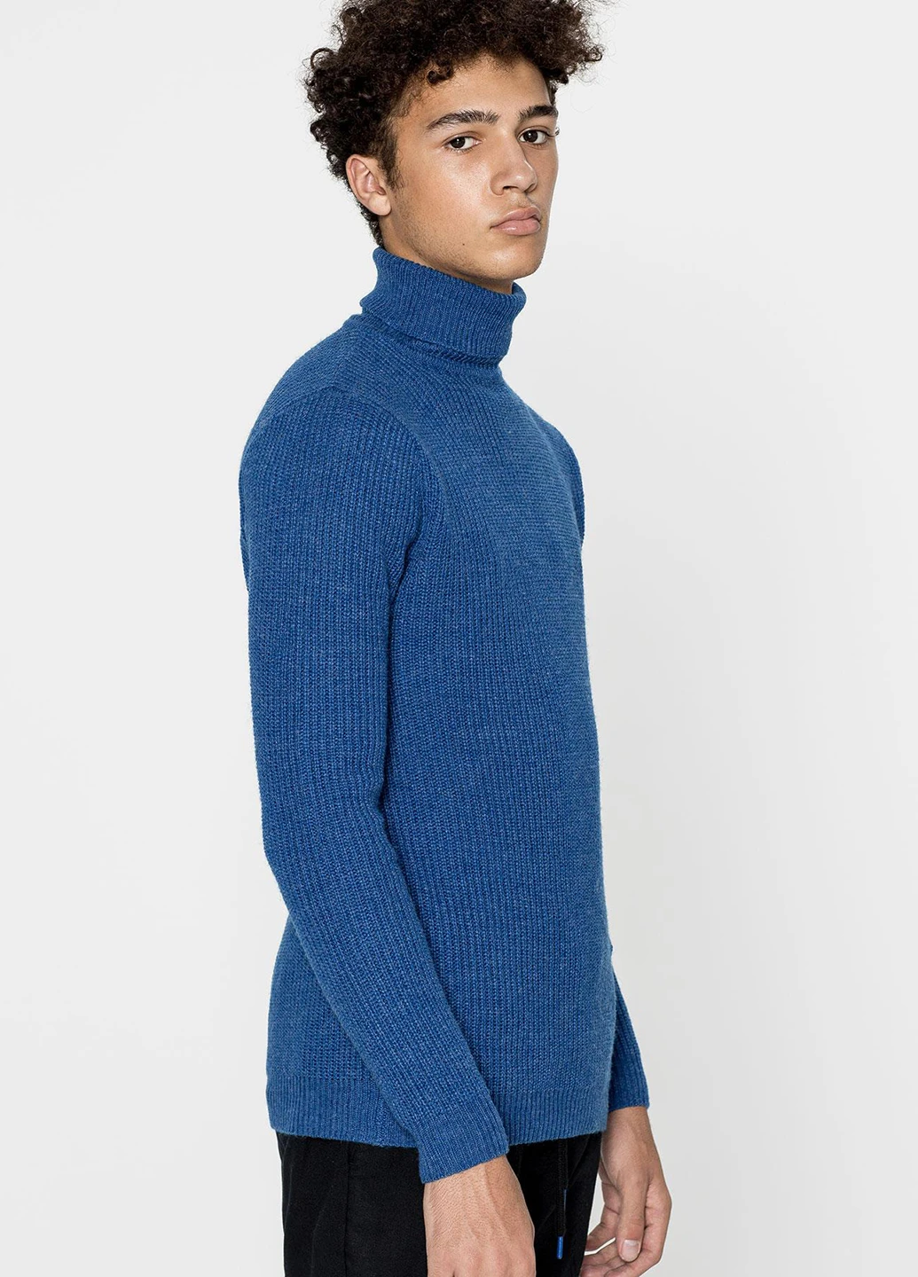 Синий демисезонный свитер Pull & Bear