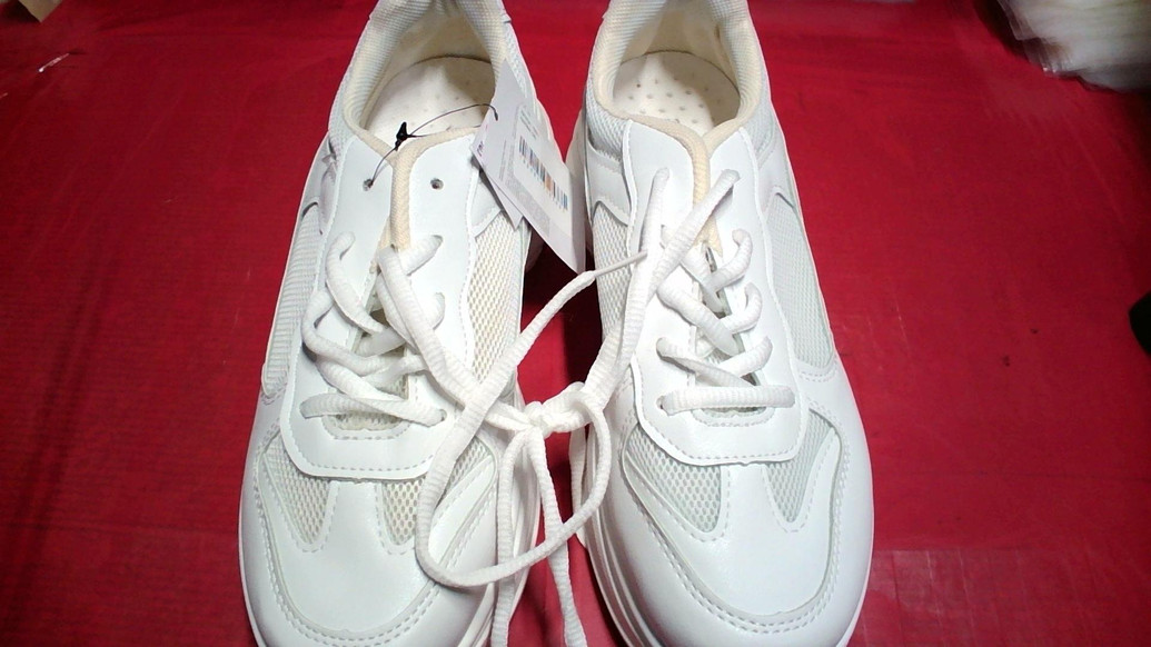 Белые всесезонные кроссовки Sinsay