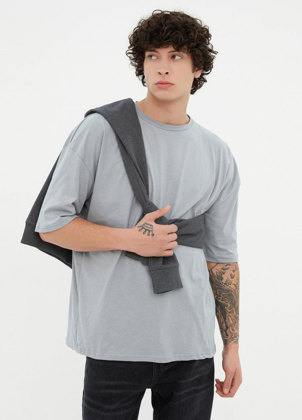 Светло-серая футболка Trendyol