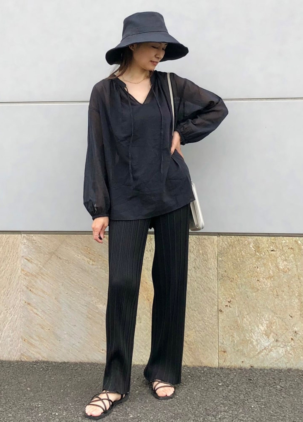 Чёрная блуза Uniqlo