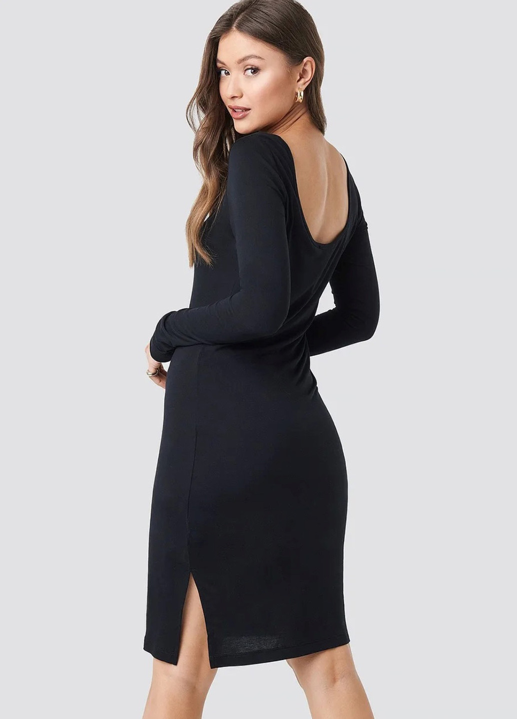Чорна кежуал сукня з відкритою спиною, футляр NA-KD однотонна
