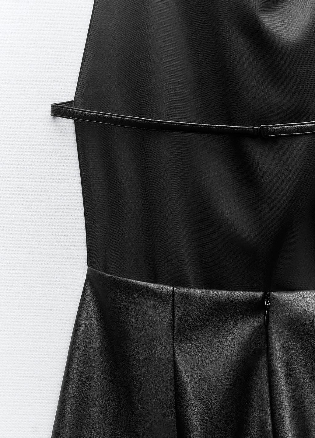 Чорна кежуал сукня з відкритою спиною Zara однотонна