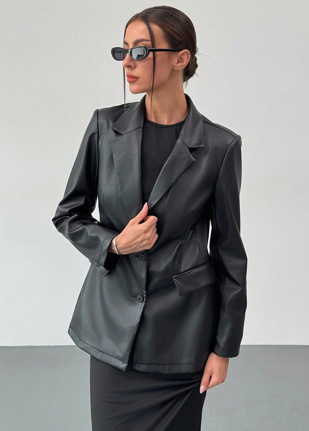 Черный женский жакет SHEIN однотонный - демисезонный