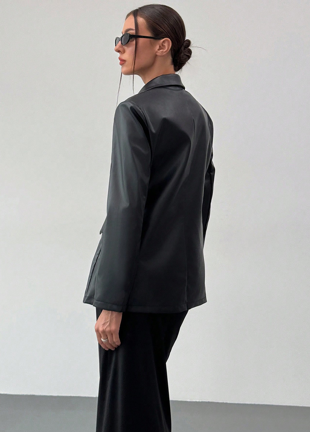 Черный женский жакет SHEIN однотонный - демисезонный