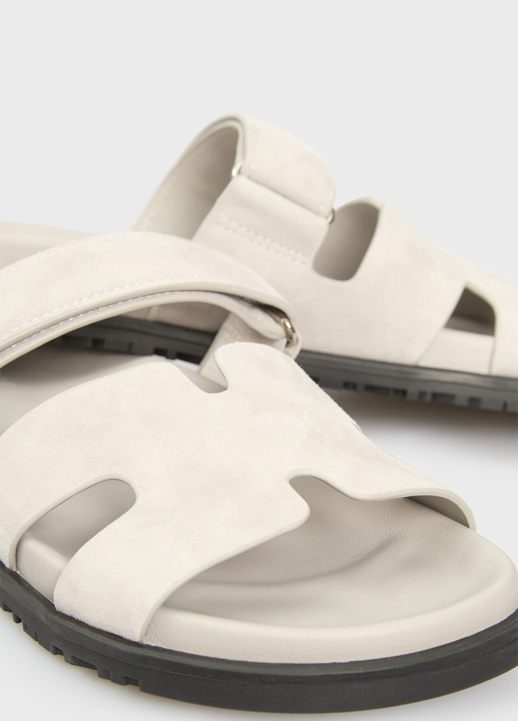 Светло-серые шлепанцы PRPY