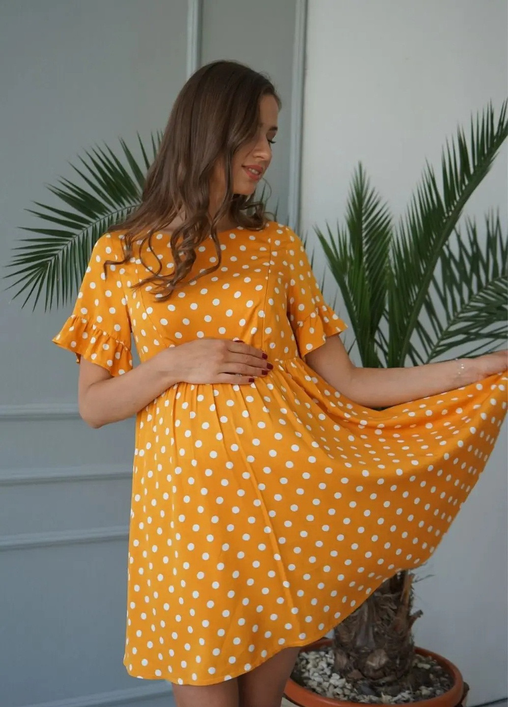 Желтое желтое воздушное платье для беременных и кормящих в горошек летнее с секретом для кормления To Be в горошек
