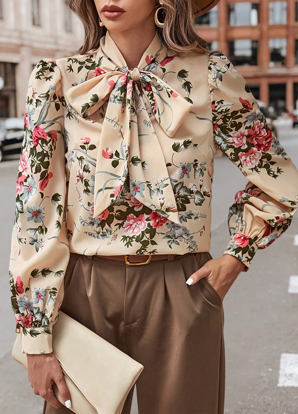 Светло-бежевая блуза SHEIN